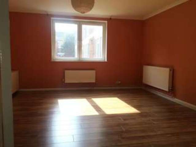  Image of 2 bedroom Flat to rent in Madeira Road London SW16 at Madeira Road  London, SW16 2DF