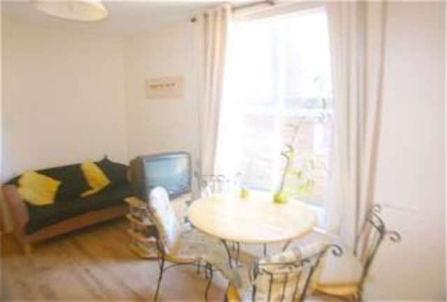  Image of 1 bedroom House Share to rent in Magdalen Road Exeter EX2 at Magdalen Road  Exeter, EX2 4TF