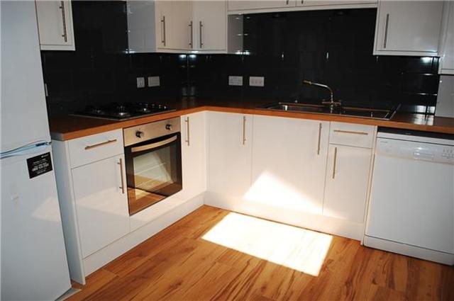 Image of 1 bedroom Flat to rent in Manor Road Wallington SM6 at 108 Manor Road  Surrey, SM6 0DW