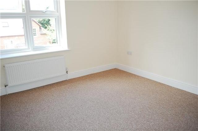  Image of 1 bedroom Flat to rent in Manor Road Wallington SM6 at 108 Manor Road  Surrey, SM6 0DW