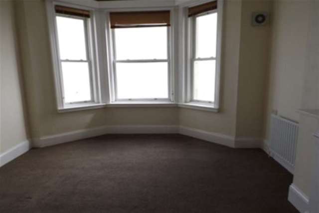  Image of 2 bedroom Flat to rent in Marine Parade Worthing BN11 at Worthing, BN11 3QF