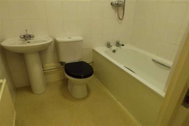  Image of 2 bedroom Flat to rent in Marine Parade Worthing BN11 at Worthing, BN11 3QF