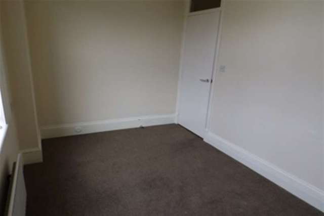  Image of 2 bedroom Flat to rent in Marine Parade Worthing BN11 at Worthing, BN11 3QF