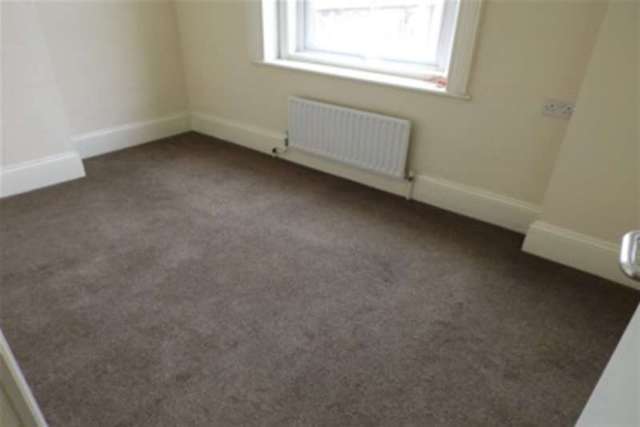  Image of 2 bedroom Flat to rent in Marine Parade Worthing BN11 at Worthing, BN11 3QF