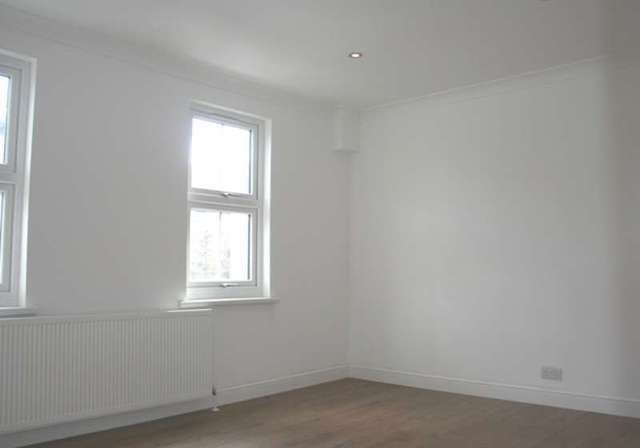  Image of 4 bedroom Terraced house to rent in Church Road London W7 at Maunder Road  Hanwell, W7 3BN