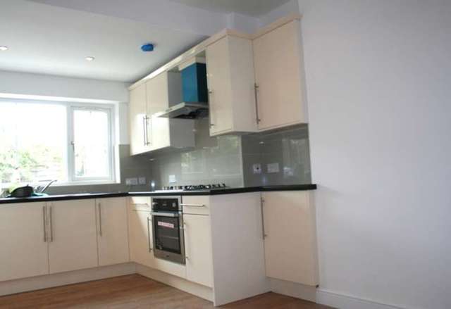  Image of 4 bedroom Terraced house to rent in Church Road London W7 at Maunder Road  Hanwell, W7 3BN