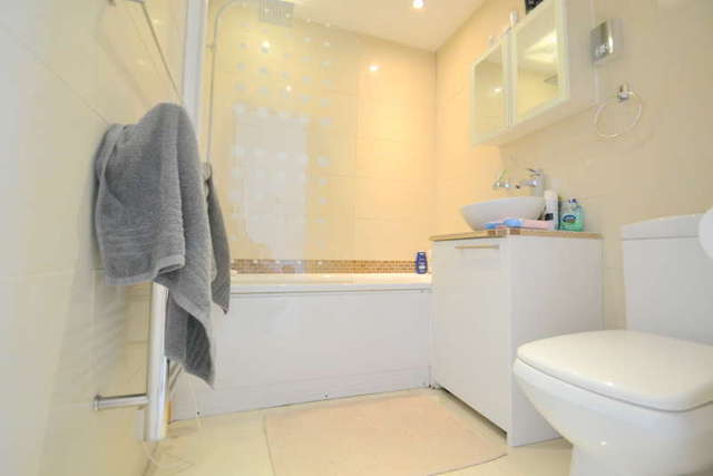  Image of Flat to rent in Commercial Street London E1 at 46a Commercial Street  Aldgate East, E1 6LT