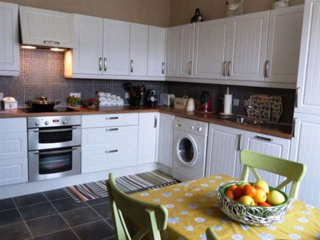  Image of 2 bedroom Flat for sale in Mcarthur Street Dunoon PA23 at Dunoon, PA23 7PL