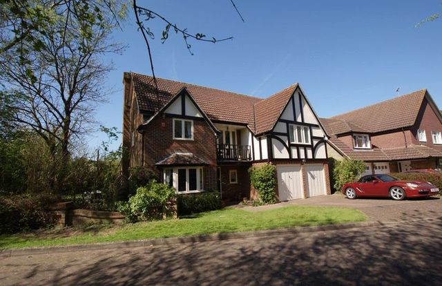  Image of 5 bedroom Detached house for sale in Mercers Meadow Wendover Aylesbury HP22 at Mercers Meadow Wendover Wendover, HP22 6RU