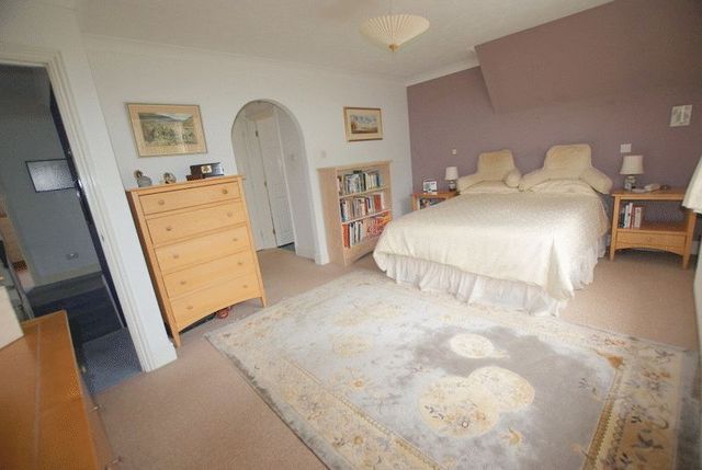  Image of 5 bedroom Detached house for sale in Mercers Meadow Wendover Aylesbury HP22 at Mercers Meadow Wendover Wendover, HP22 6RU