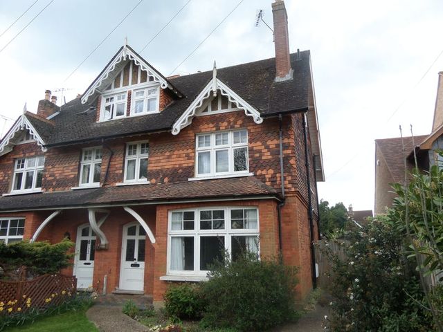  Image of 4 bedroom Semi-Detached house to rent in Mid Street South Nutfield Redhill RH1 at Mid Street South Nutfield Redhill, RH1 4JH