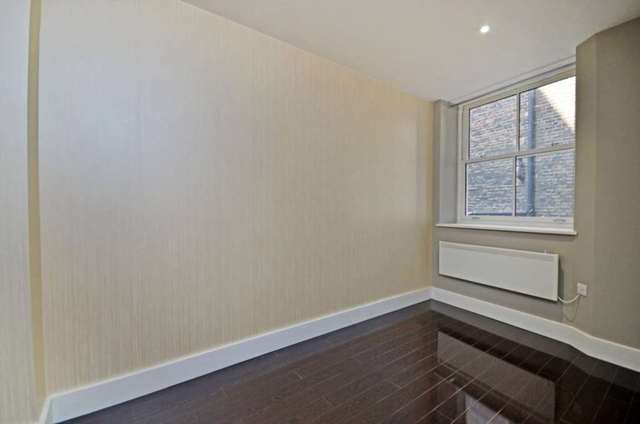  Image of 2 bedroom Apartment to rent in Middlesex Street London E1 at Middlesex Street Liverpool Street London, E1 7JF