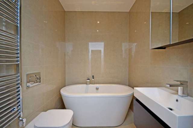  Image of 2 bedroom Apartment to rent in Middlesex Street London E1 at Middlesex Street Liverpool Street London, E1 7JF