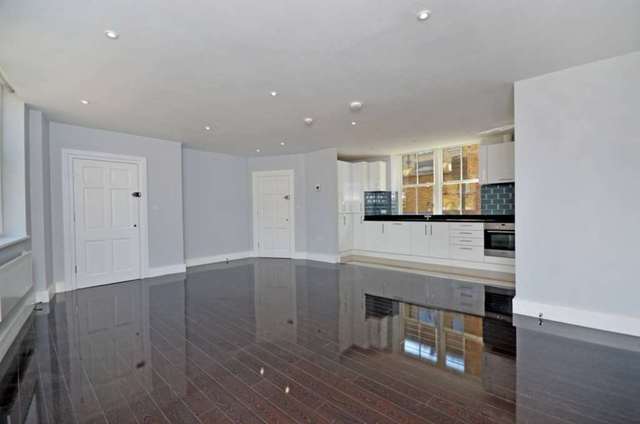 Image of 2 bedroom Apartment to rent in Middlesex Street London E1 at Middlesex Street Liverpool Street London, E1 7JF