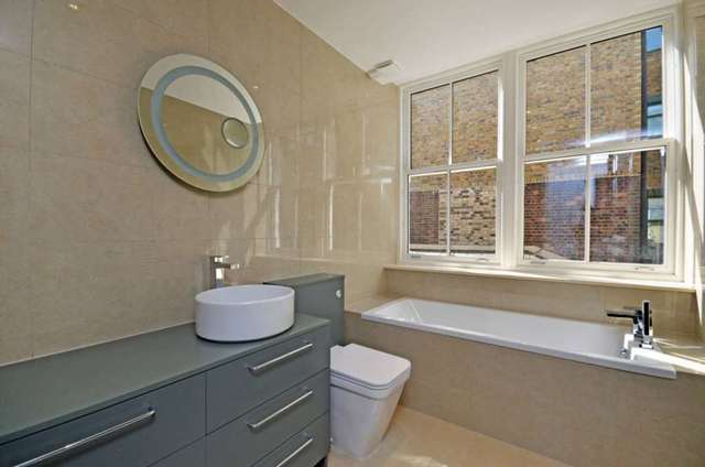  Image of 2 bedroom Apartment to rent in Middlesex Street London E1 at Middlesex Street Liverpool Street London, E1 7JF