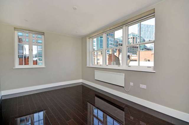  Image of 2 bedroom Apartment to rent in Middlesex Street London E1 at Middlesex Street Liverpool Street London, E1 7JF