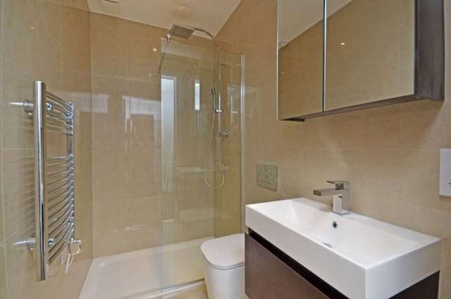  Image of 2 bedroom Apartment to rent in Middlesex Street London E1 at Middlesex Street Liverpool Street London, E1 7JF