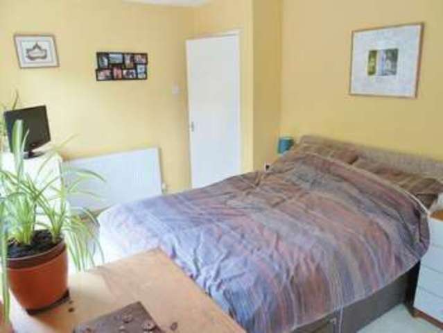  Image of 2 bedroom Flat for sale in Moor Green Lane Moseley Birmingham B13 at Conifer Court Moor Green Lane Birmingham, B13 8NB