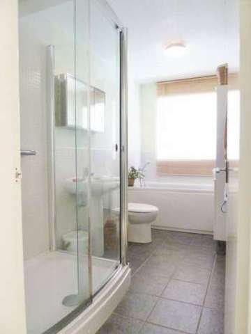  Image of 2 bedroom Flat for sale in Moor Green Lane Moseley Birmingham B13 at Conifer Court Moor Green Lane Birmingham, B13 8NB