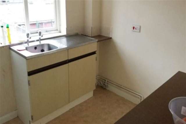  Image of 2 bedroom Maisonette to rent in Mosley Street Hucknall Nottingham NG15 at Nottingham, NG15 7JG