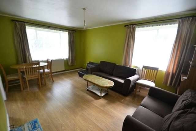  Image of 2 bedroom Ground Flat to rent in Silver Birch Close London N11 at Silver Birch  Friern Barnet, N11 3NW