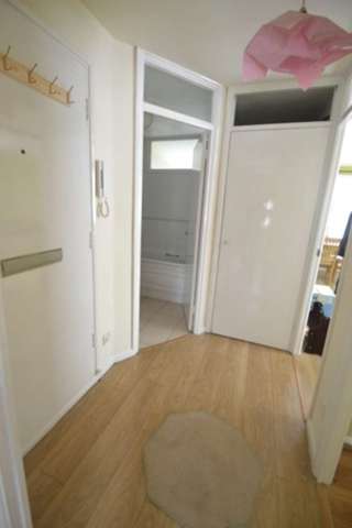  Image of 2 bedroom Ground Flat to rent in Silver Birch Close London N11 at Silver Birch  Friern Barnet, N11 3NW