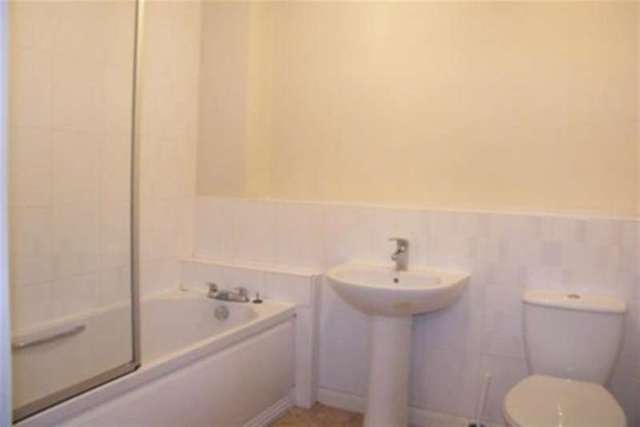  Image of 2 bedroom Flat to rent in Newbridge Close Radcliffe Manchester M26 at Manchester, M26 2WB