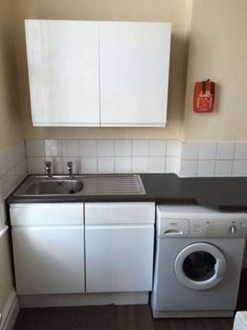  Image of Studio flat to rent in Newbridge Hill Lower Weston Bath BA1 at Newbridge Hill  Bath, BA1 3QB