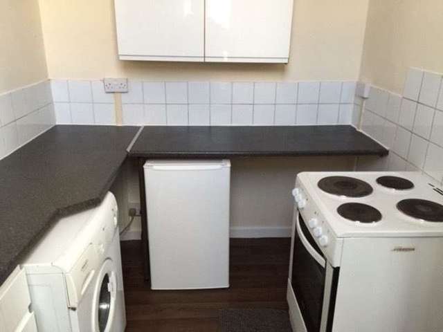  Image of Studio flat to rent in Newbridge Hill Lower Weston Bath BA1 at Newbridge Hill  Bath, BA1 3QB