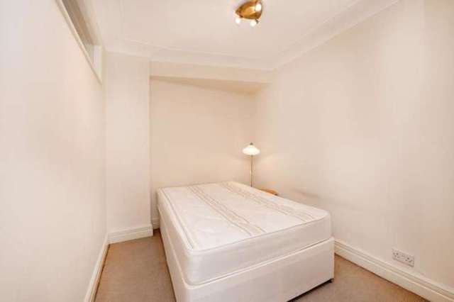  Image of 2 bedroom Apartment to rent in Netherhall Gardens London NW3 at College Crescent  London, NW3 5RG