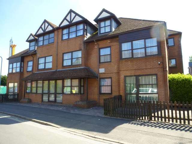  Image of 1 bedroom Flat to rent in Southampton Road Ringwood BH24 at 46-52 Southampton Road  Ringwood, BH24 1JD