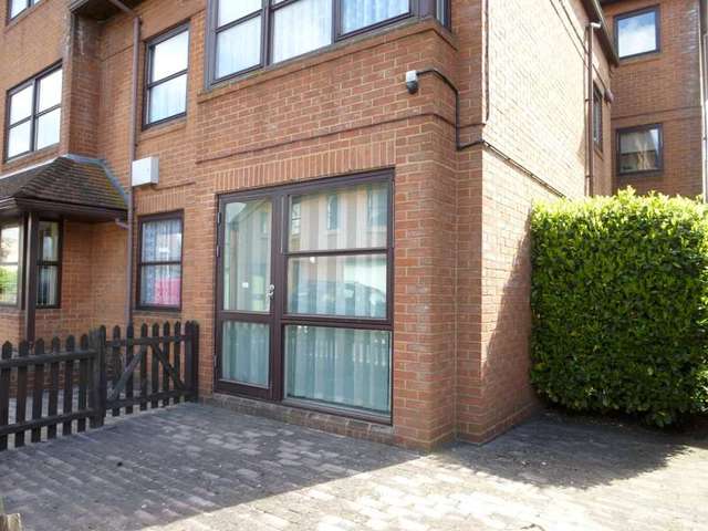  Image of 1 bedroom Flat to rent in Southampton Road Ringwood BH24 at 46-52 Southampton Road  Ringwood, BH24 1JD