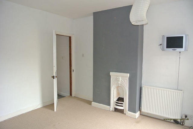  Image of 2 bedroom Terraced house to rent in Old Palace Road Norwich NR2 at Norwich, NR2 4JE