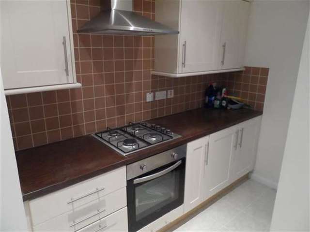  Image of 2 bedroom Apartment to rent in Stainland Road Greetland Halifax HX4 at Greetland, HX4 8BD