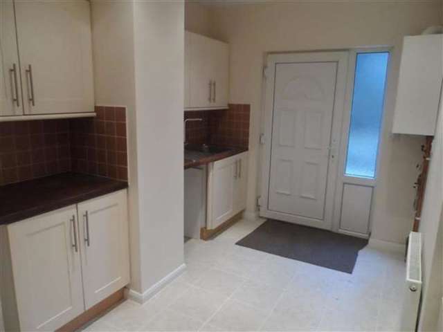  Image of 2 bedroom Apartment to rent in Stainland Road Greetland Halifax HX4 at Greetland, HX4 8BD