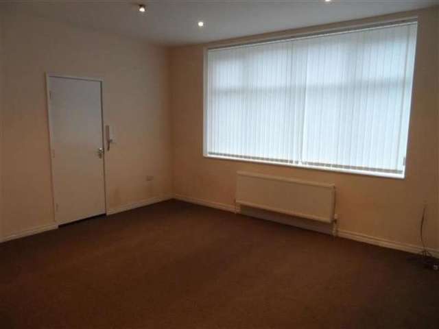  Image of 2 bedroom Apartment to rent in Stainland Road Greetland Halifax HX4 at Greetland, HX4 8BD