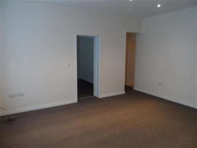  Image of 2 bedroom Apartment to rent in Stainland Road Greetland Halifax HX4 at Greetland, HX4 8BD