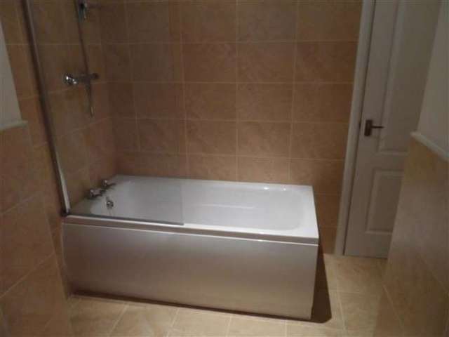  Image of 2 bedroom Apartment to rent in Stainland Road Greetland Halifax HX4 at Greetland, HX4 8BD