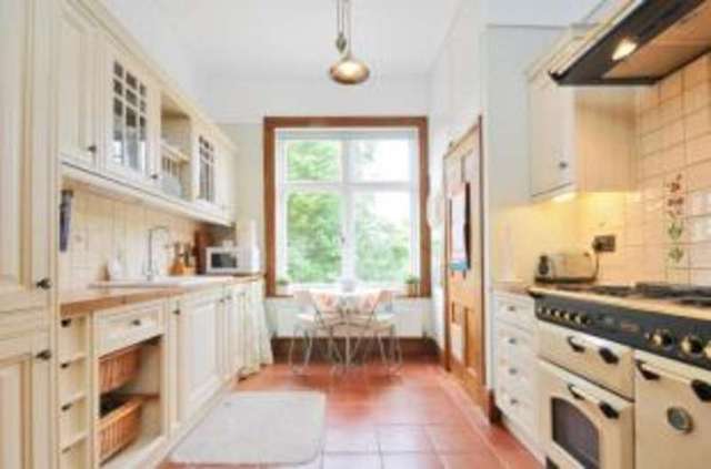  Image of 2 bedroom Flat for sale in Onslow Crescent Woking GU22 at Onslow Crescent Woking Woking, GU22 7AU