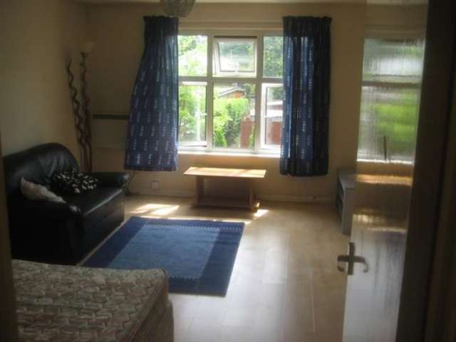  Image of Studio flat to rent in Osney Close Crawley RH11 at Osney Close Southgate Crawley, RH11 8JW