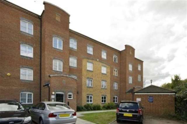  Image of 2 bedroom Property to rent in Otter Close London E15 at London, E15 2PZ