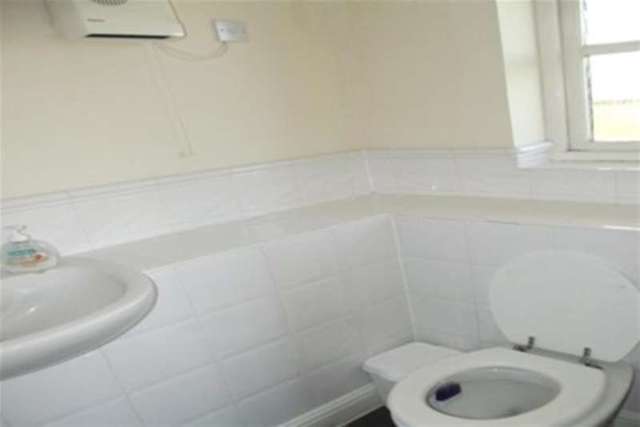  Image of 2 bedroom Flat to rent in Otter Close London E15 at Stratford, E15 2PZ