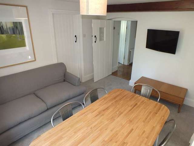  Image of 1 bedroom Detached house to rent in Paddock Road Caversham Reading RG4 at Caversham Reading Berkshire, RG4 5BY