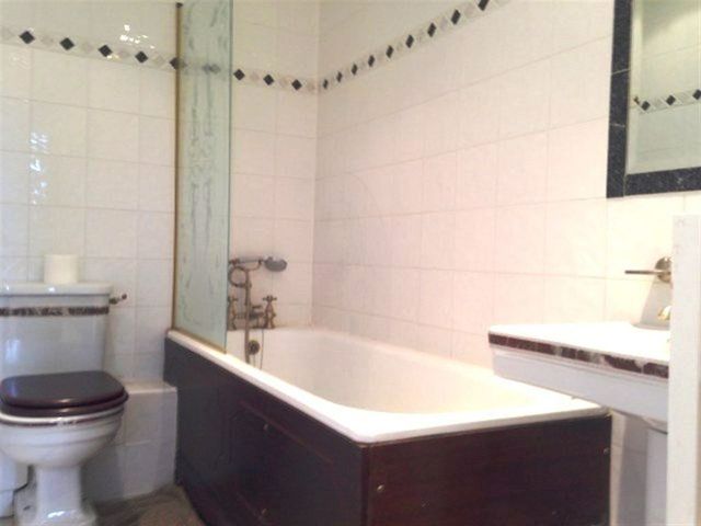  Image of 2 bedroom Flat to rent in Lorne Road London N4 at 111 Park Road  Marylebone, NW8 7JL
