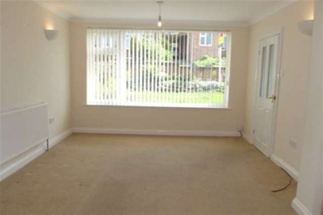  Image of 3 bedroom Semi-Detached house to rent in Patricia Drive Arnold Nottingham NG5 at Nottingham, NG5 8EH