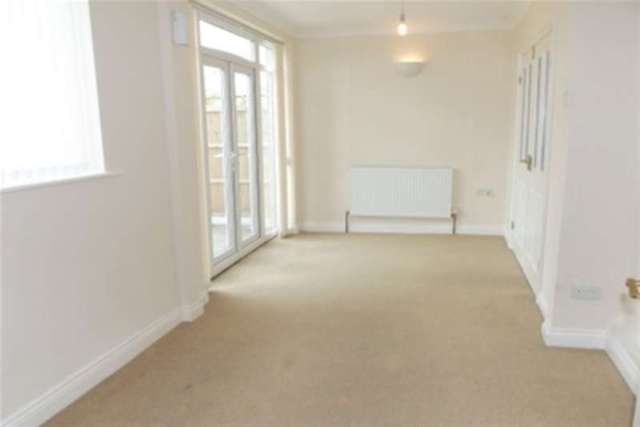  Image of 3 bedroom Semi-Detached house to rent in Patricia Drive Arnold Nottingham NG5 at Nottingham, NG5 8EH