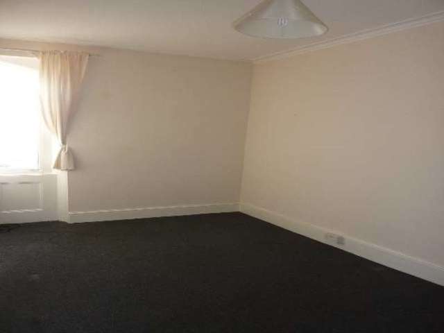  Image of 2 bedroom Flat to rent in Pelham Place Hastings TN34 at Hastings Hastings, TN34 3AD
