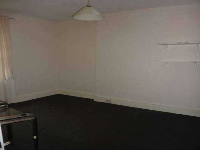  Image of 2 bedroom Flat to rent in Pelham Place Hastings TN34 at Hastings Hastings, TN34 3AD