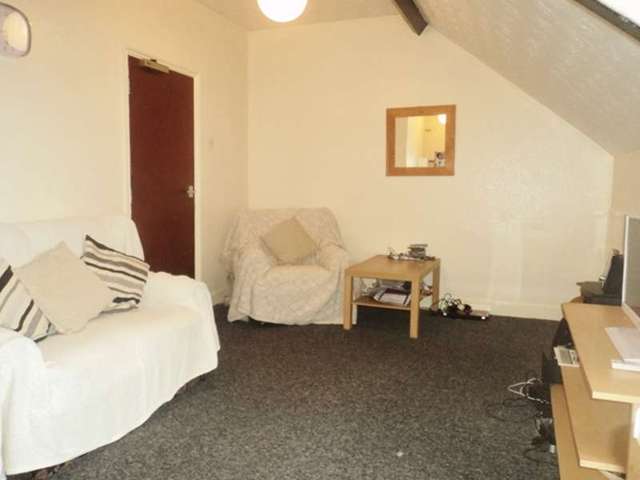  Image of 1 bedroom Flat to rent in Penarth Road Cardiff CF11 at Penarth Road Grangetown Cardiff, CF11 6FR