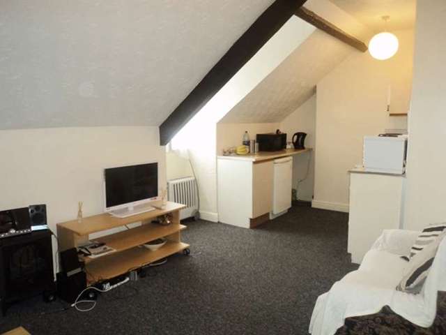  Image of 1 bedroom Flat to rent in Penarth Road Cardiff CF11 at Penarth Road Grangetown Cardiff, CF11 6FR